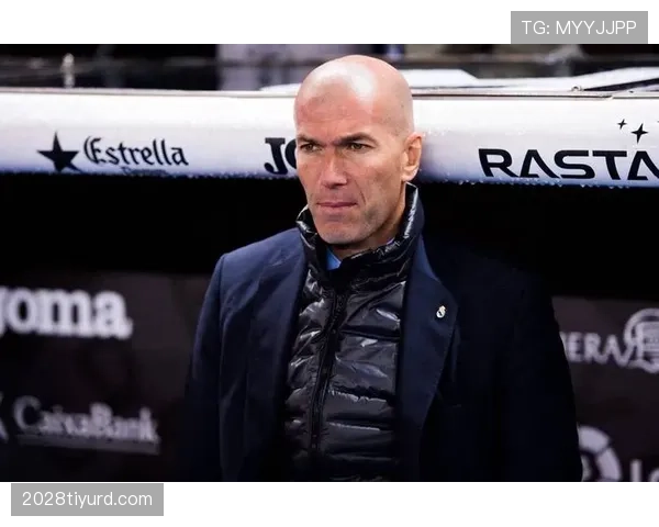 从直塞破防到战术构建：齐达内球员时代突破与执教期组织角色的演变逻辑